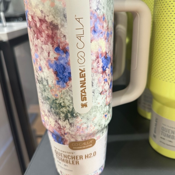 BNIB Stanley limited edition with Calia - Picture 2 of 2